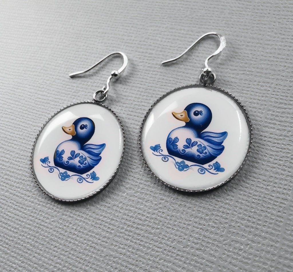 Douceur Nautique: Boucles d'Oreilles Canard en Faïence