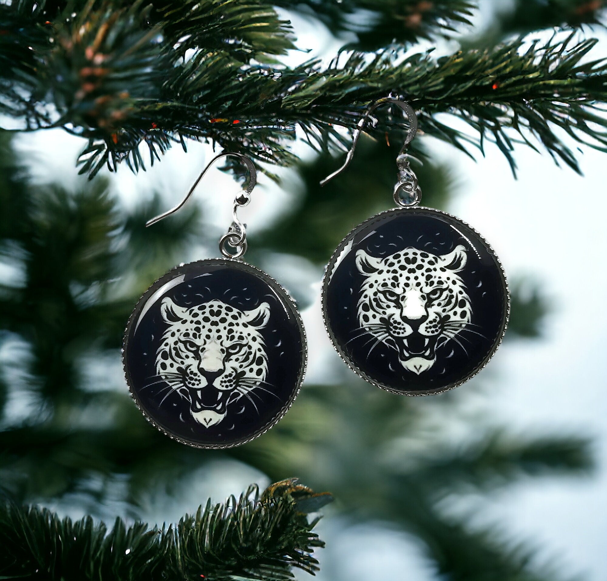 Boucles d'oreilles Panthère sur fonds noir, beauté sauvage