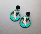 Boucles d'oreilles Léopard style tatouage, sur créole en bois de cerisier et découpé et gravé au laser