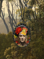 Pendentif Inspiré de Frida Kahlo - Esprit Graffiti Artistique