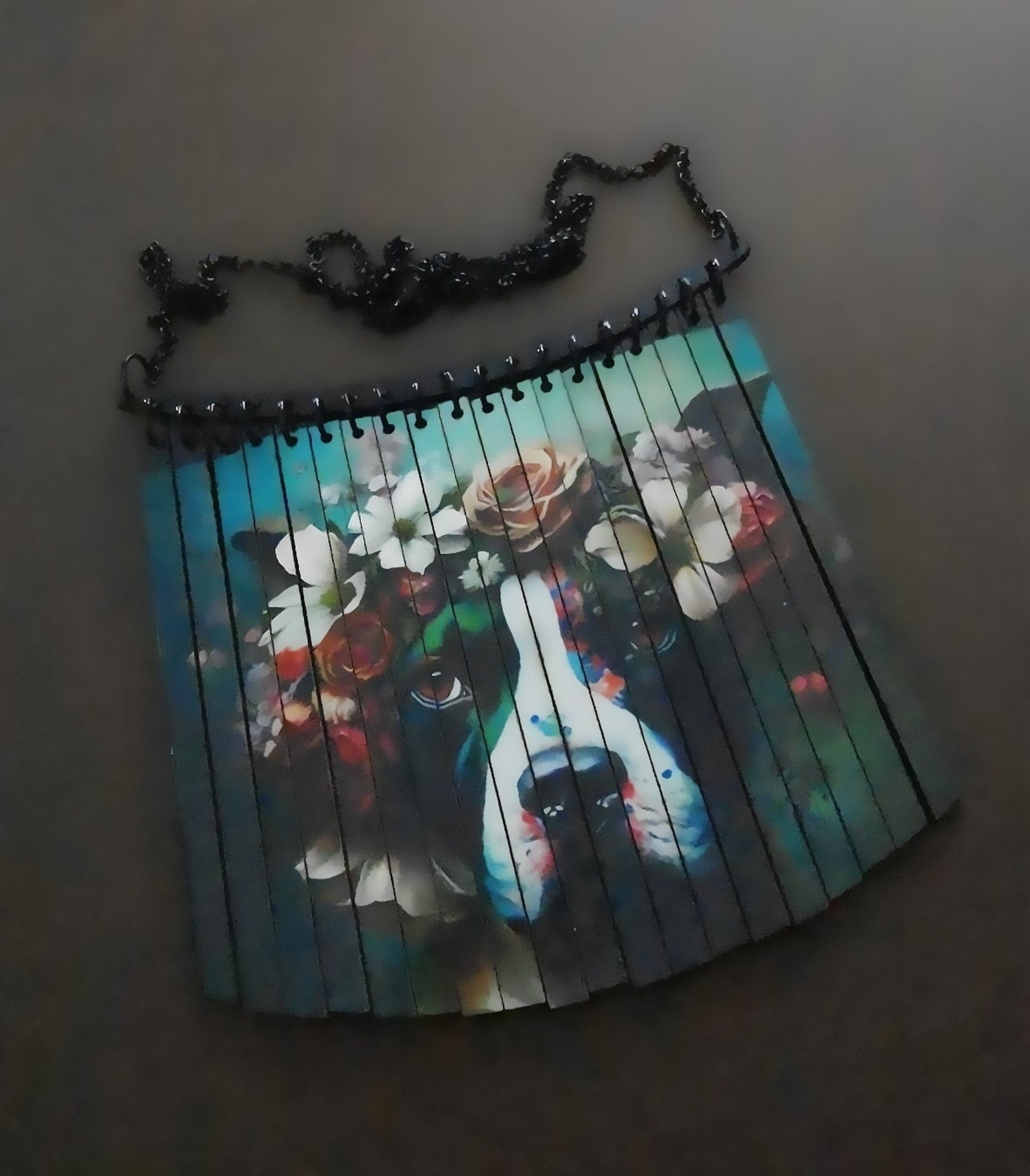 Collier Plastron Chien univers Dia de los Muertos, découpe laser et impression numérique HD, Chien à la couronne de fleurs