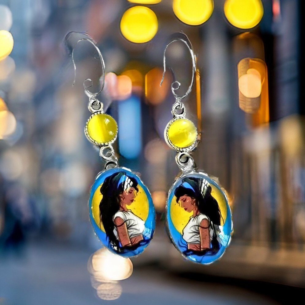 Boucles d'oreilles Amy Winehouse façon western, comic's, cabochon métal et dôme de verre