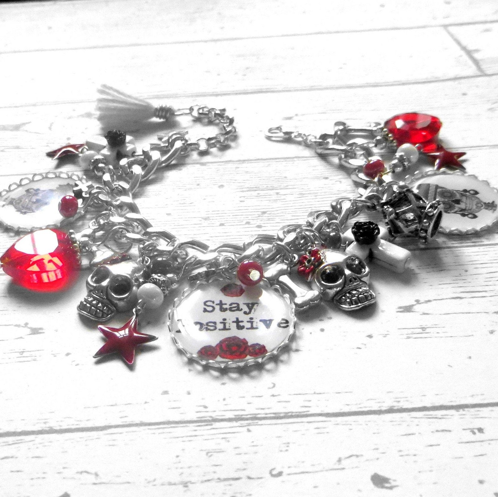 Bracelet Stay Positive, sugar skull rouge et noir, tête de mort gothique, santa muerte