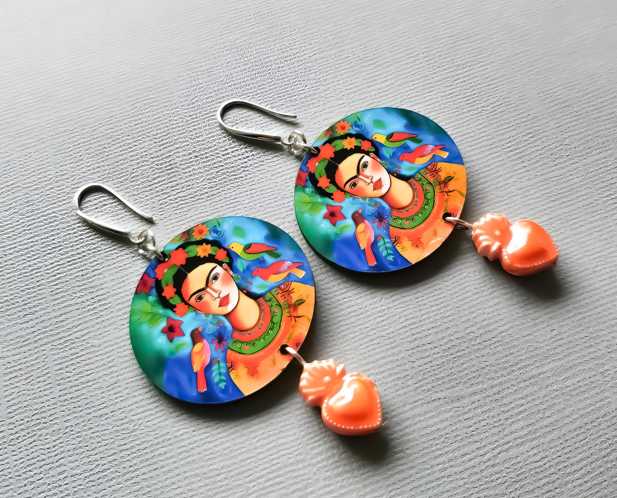 Boucles d'oreilles Frida Kahlo uniques – Art IA sur Bois, Découpe Laser, Coeur Sacré