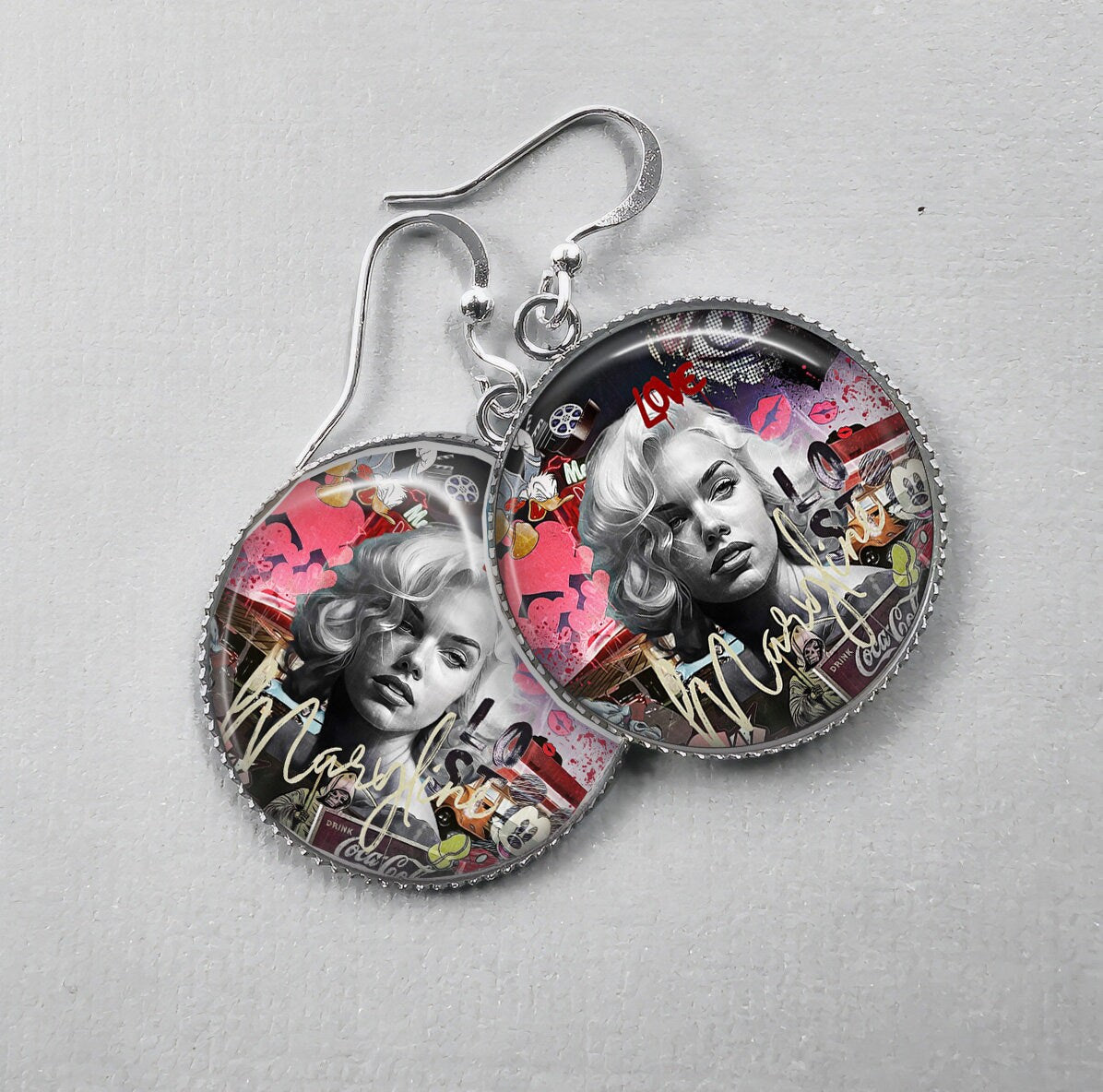 Icône Urbaine en Rose: Boucles d'Oreilles Marilyn Graffiti