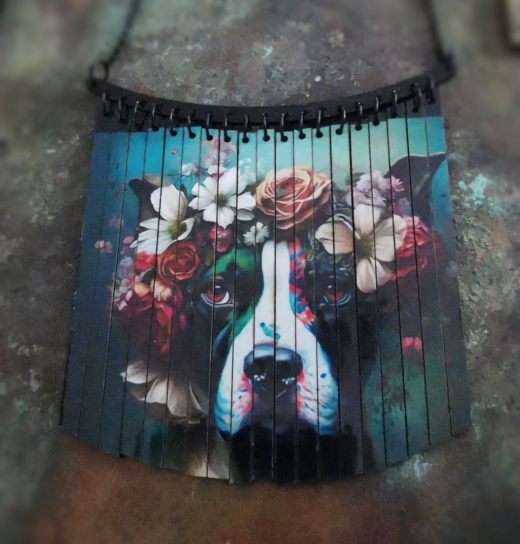 Collier Plastron Chien univers Dia de los Muertos, découpe laser et impression numérique HD, Chien à la couronne de fleurs