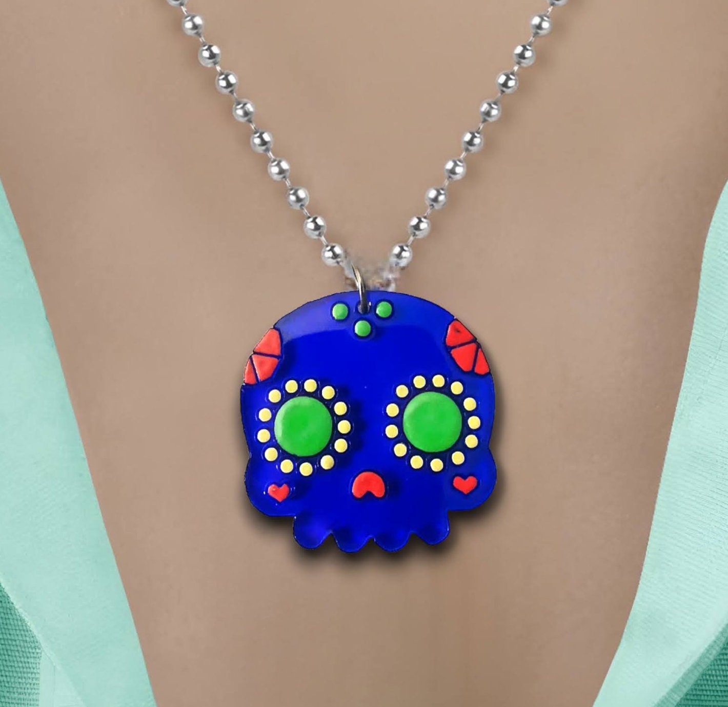Pendentif Sugar Skull plexi miroir bleu ou plexi noir, émail, dia de los muertos, mexico