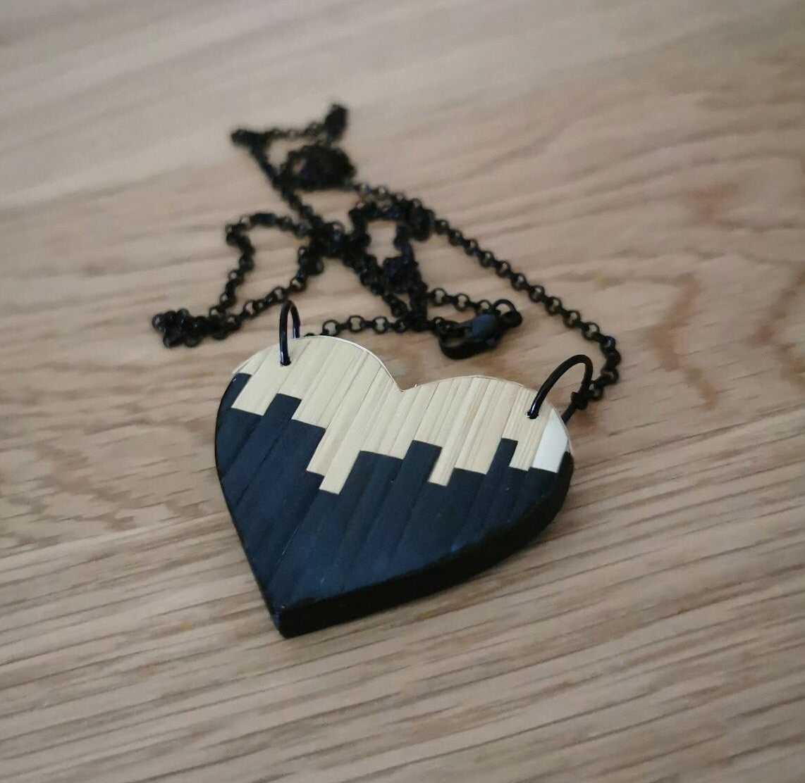Pendentif en Bois en Forme de Coeur, Marqueterie de Paille Noir et Naturel, Silhouette de Buildings ou Art Abstrait, Découpe Laser de bois