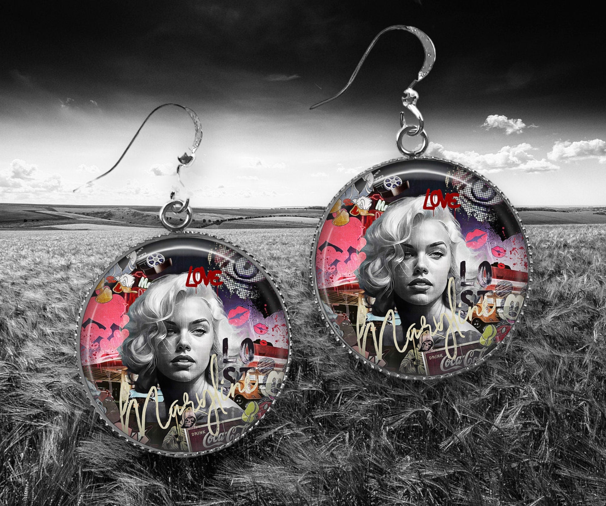 Icône Urbaine en Rose: Boucles d'Oreilles Marilyn Graffiti