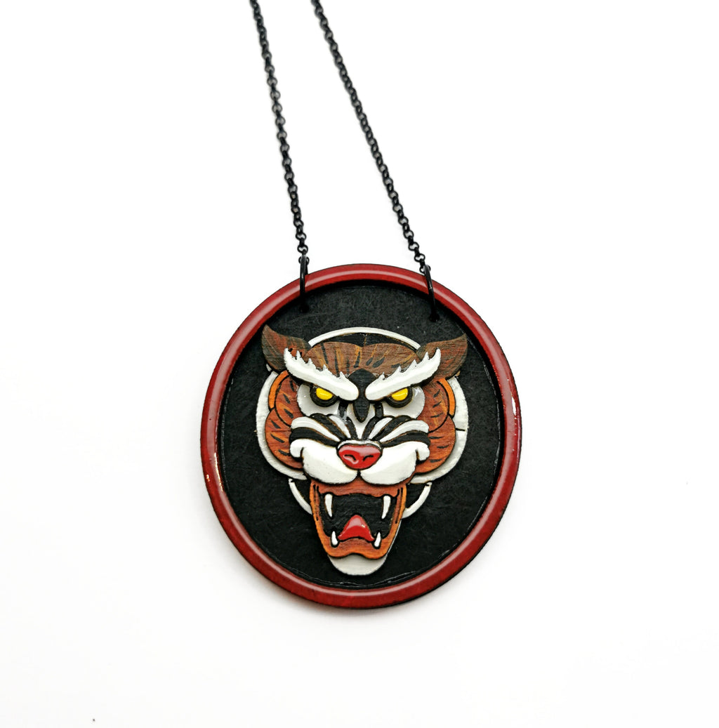 Pendentif Tigre Tattoo, Bois, en 3D et découpe laser, peinture, résine, tatouage old school, vintage