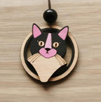 Pendentif Chat, découpe laser de bois, chaton noir, accessoire éco-responsable, bijou original.