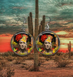 Boucles d'Oreilles Cabochon Style Graffiti - Hommage Floral à l'Artiste Iconique