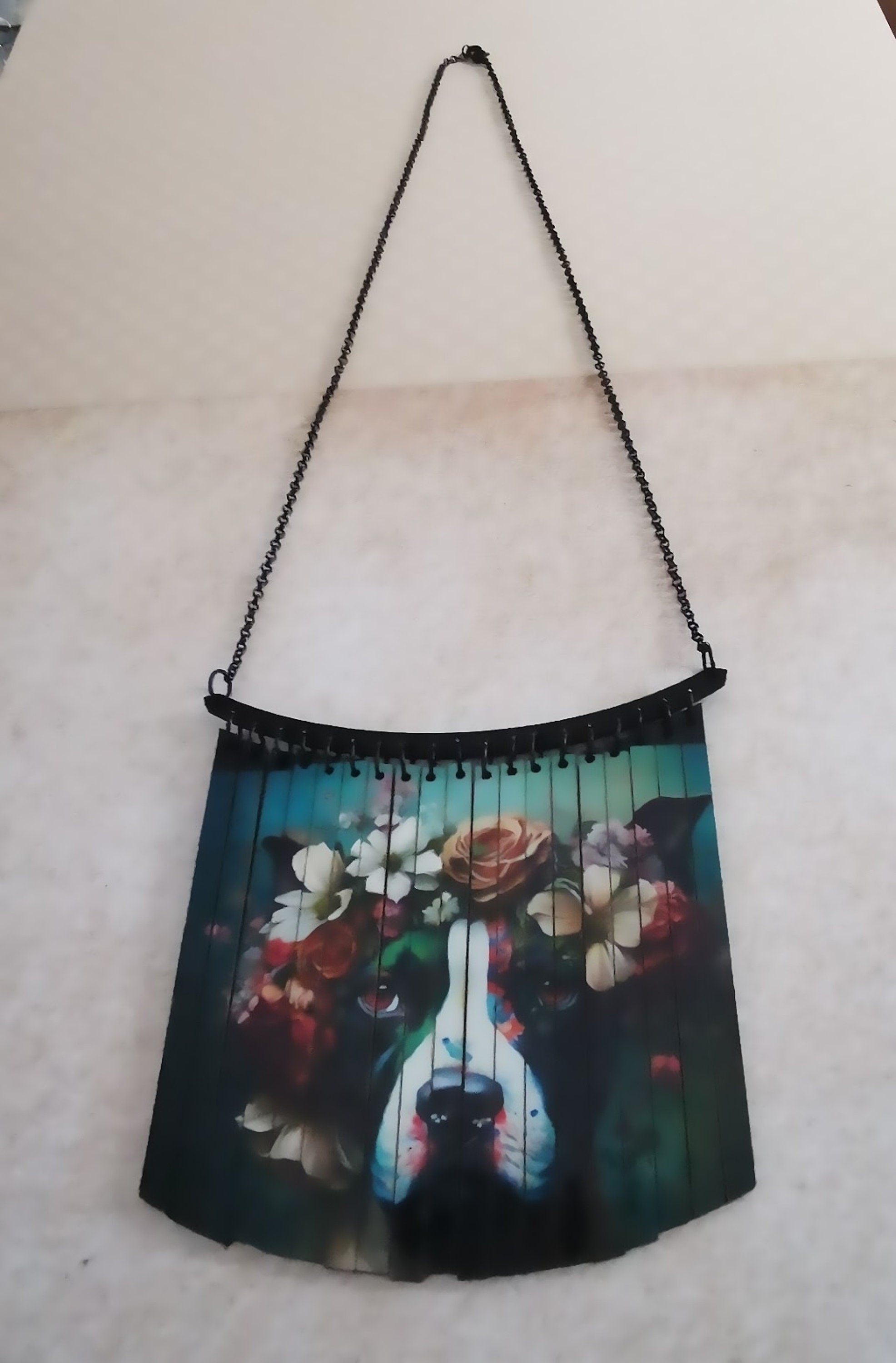 Collier Plastron Chien univers Dia de los Muertos, découpe laser et impression numérique HD, Chien à la couronne de fleurs