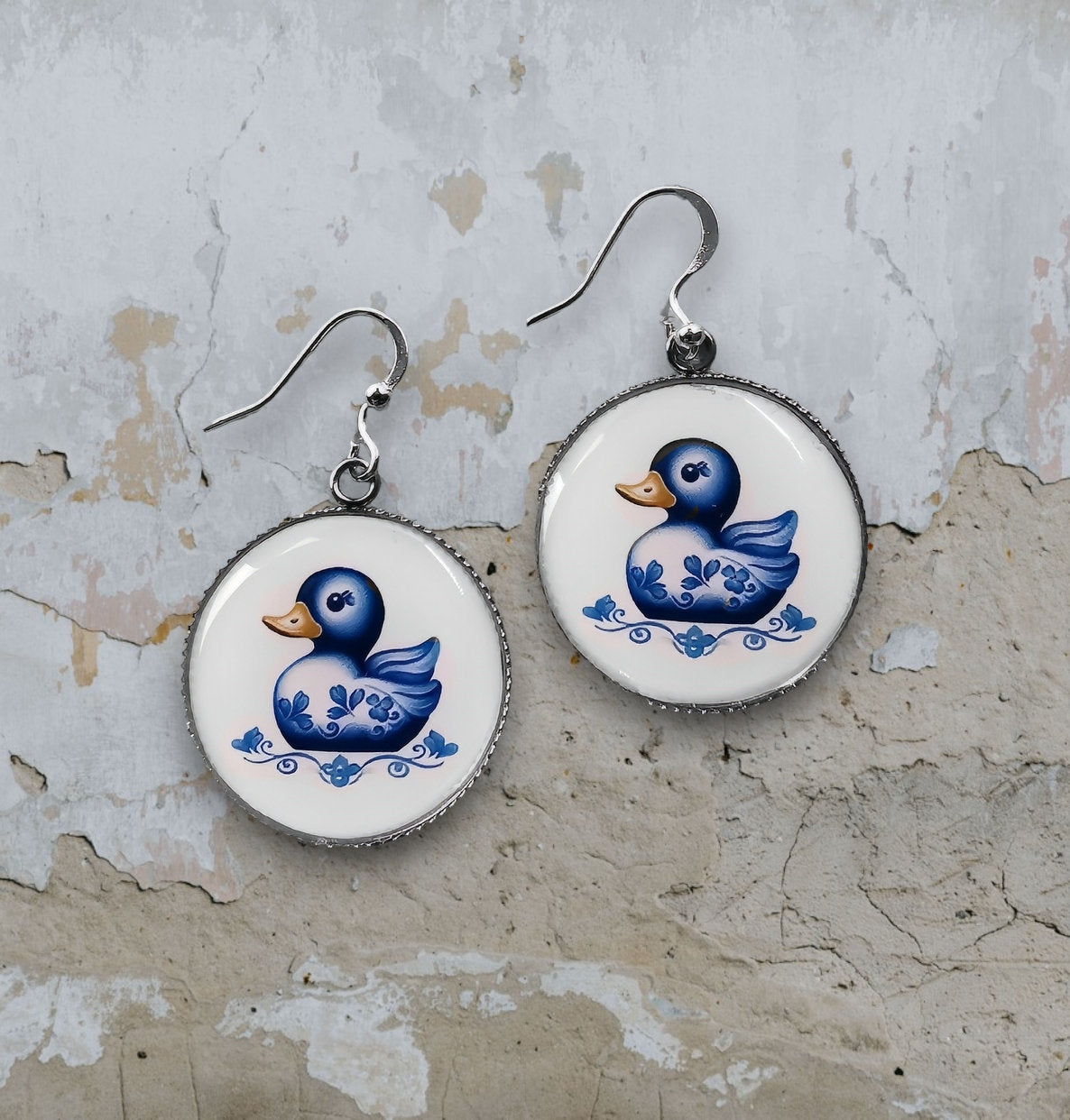 Douceur Nautique: Boucles d'Oreilles Canard en Faïence