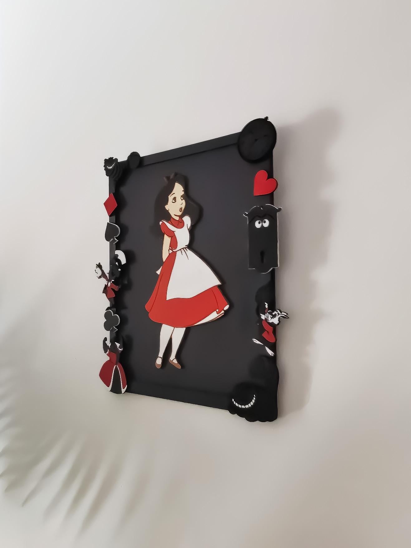 Alice au Pays des Merveilles - Tableau en Bois Découpé - Art Mural Unique
