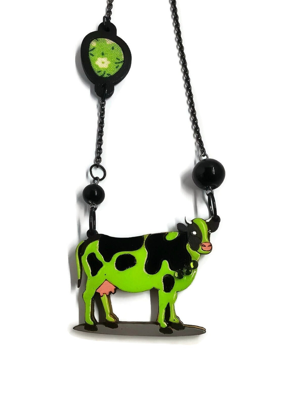 Pendentif Vache Verte, découpe de bois au laser, peinture et srass