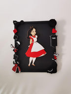 Alice au Pays des Merveilles - Tableau en Bois Découpé - Art Mural Unique