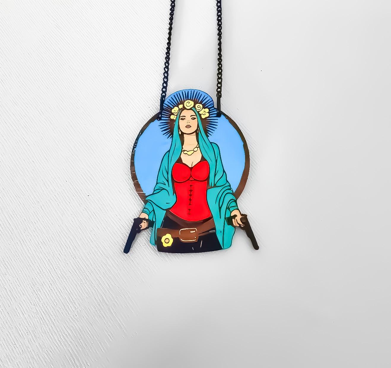 Pendentif Chicana, Madone armée, femme mexicaine