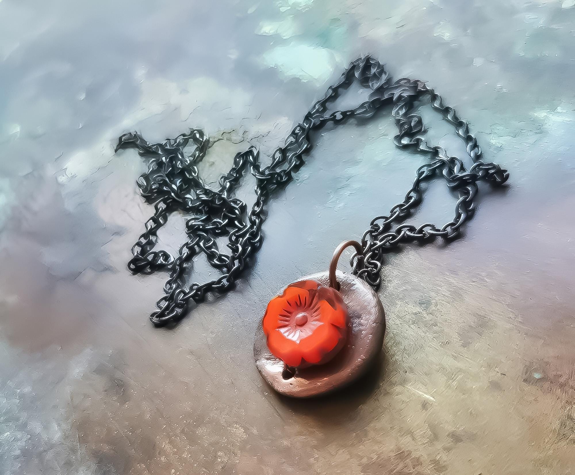 Pendentif vintage fleur orange sur métal ancien