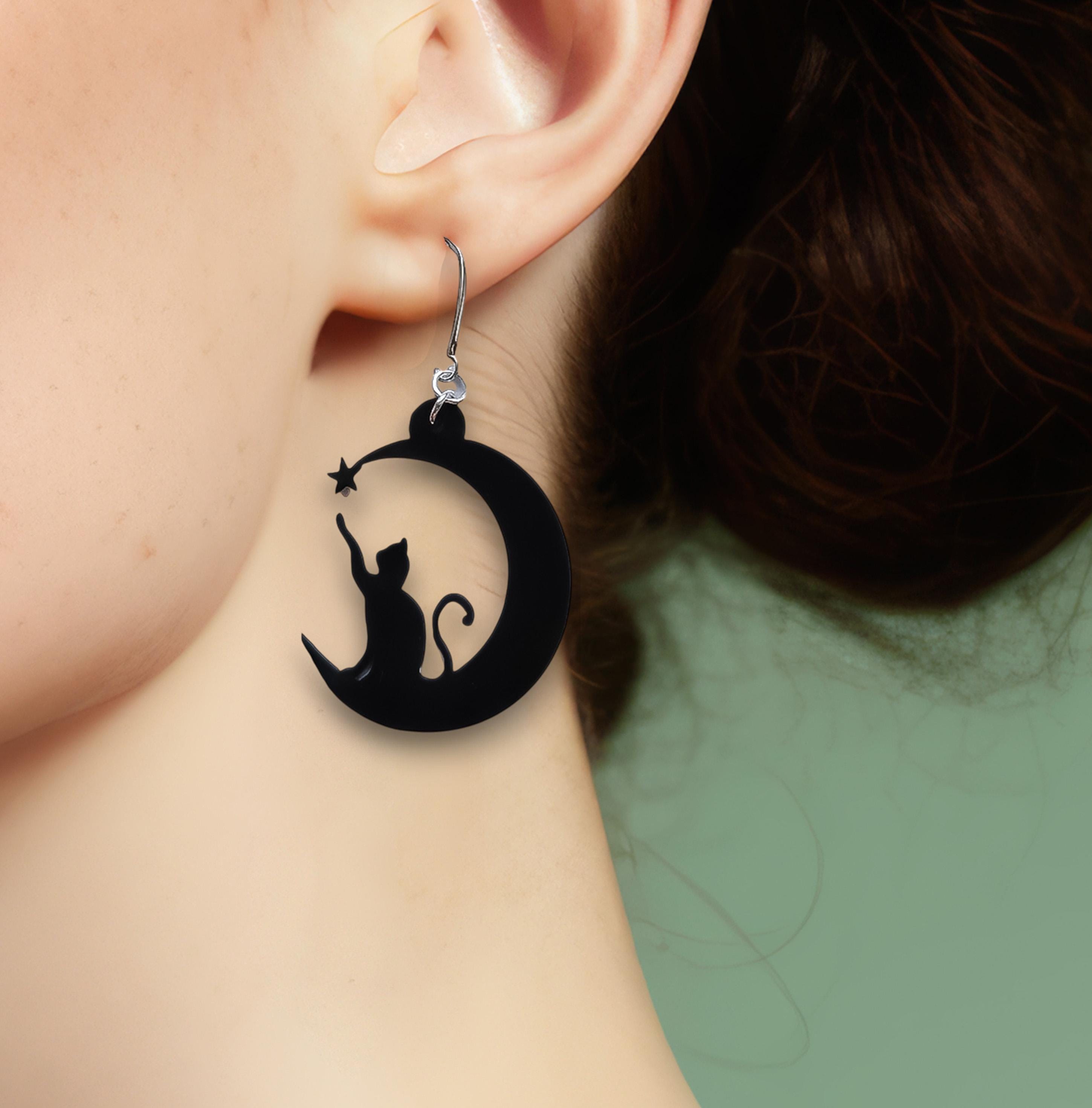 Boucles d’Oreilles Chat & Lune – Silhouette Féline Découpée au Laser
