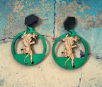 Boucles d'oreilles Léopard style tatouage, sur créole en bois de cerisier et découpé et gravé au laser