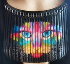 Collier Plastron Chat tout en couleurs, découpe laser de plexiglass et résine, tableau laqué