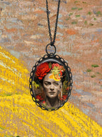 Pendentif Inspiré de Frida Kahlo - Esprit Graffiti Artistique