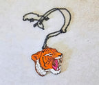 Pendentif Tigre façon old school tattoo, découpe laser de bois