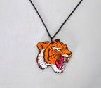 Pendentif Tigre façon old school tattoo, découpe laser de bois