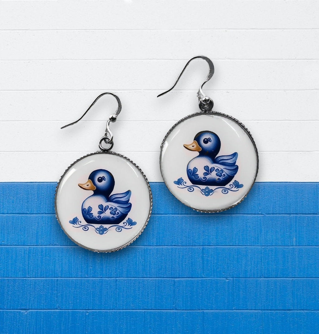 Douceur Nautique: Boucles d'Oreilles Canard en Faïence