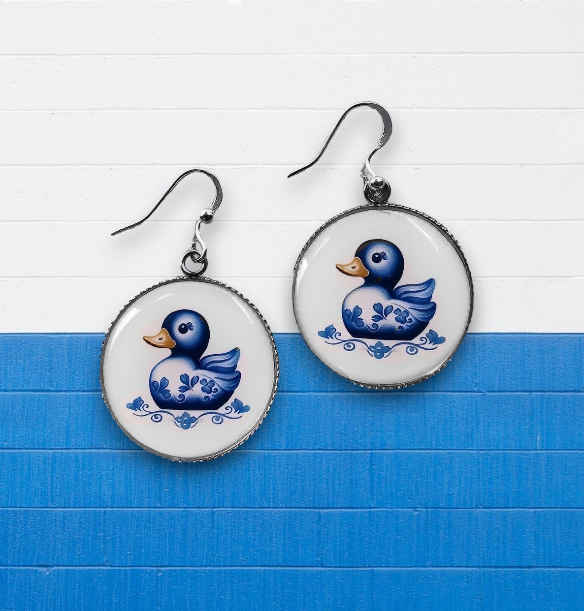 Douceur Nautique: Boucles d'Oreilles Canard en Faïence