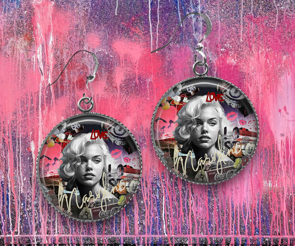 Icône Urbaine en Rose: Boucles d'Oreilles Marilyn Graffiti