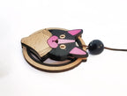 Pendentif Chat, découpe laser de bois, chaton noir, accessoire éco-responsable, bijou original.