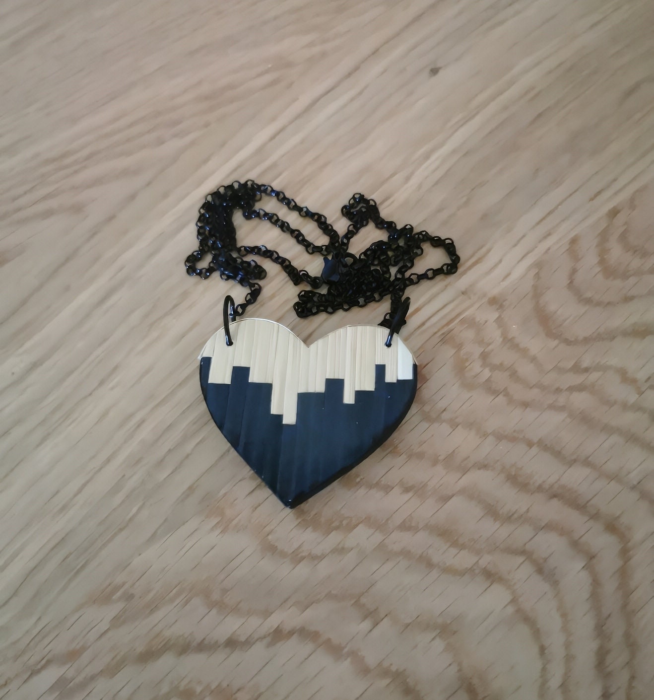 Pendentif en Bois en Forme de Coeur, Marqueterie de Paille Noir et Naturel, Silhouette de Buildings ou Art Abstrait, Découpe Laser de bois