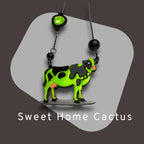 Pendentif Vache Verte, découpe de bois au laser, peinture et srass