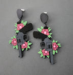 Boucles d'oreilles Pistolet et Fleurs, découpe laser sur bois, style tatouage