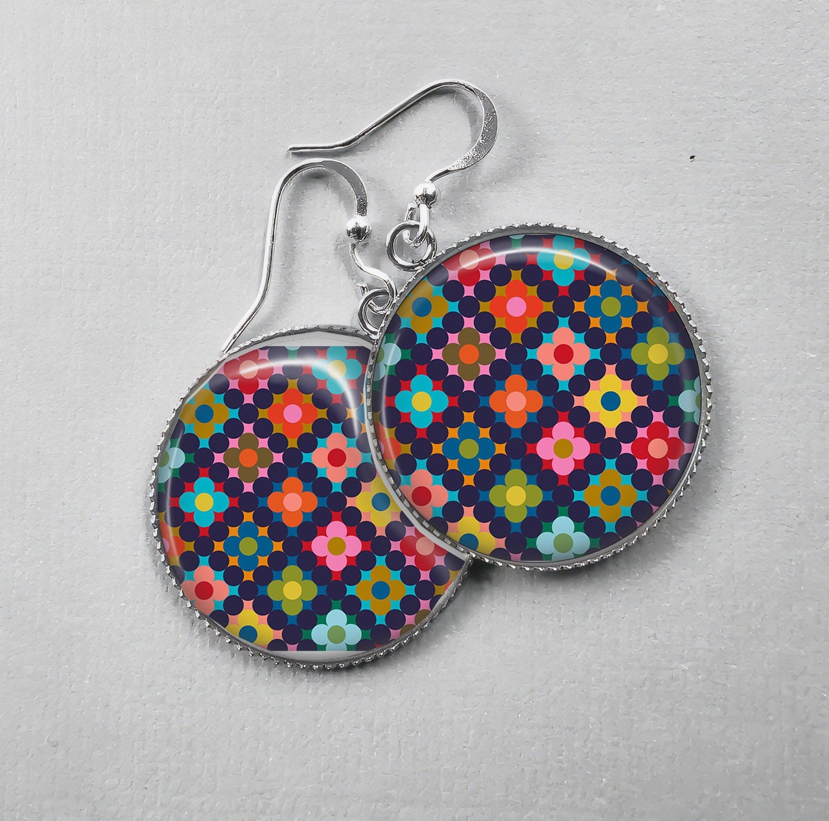 Boucles d'Oreilles Cabochon Multicolores - Éclat Festif