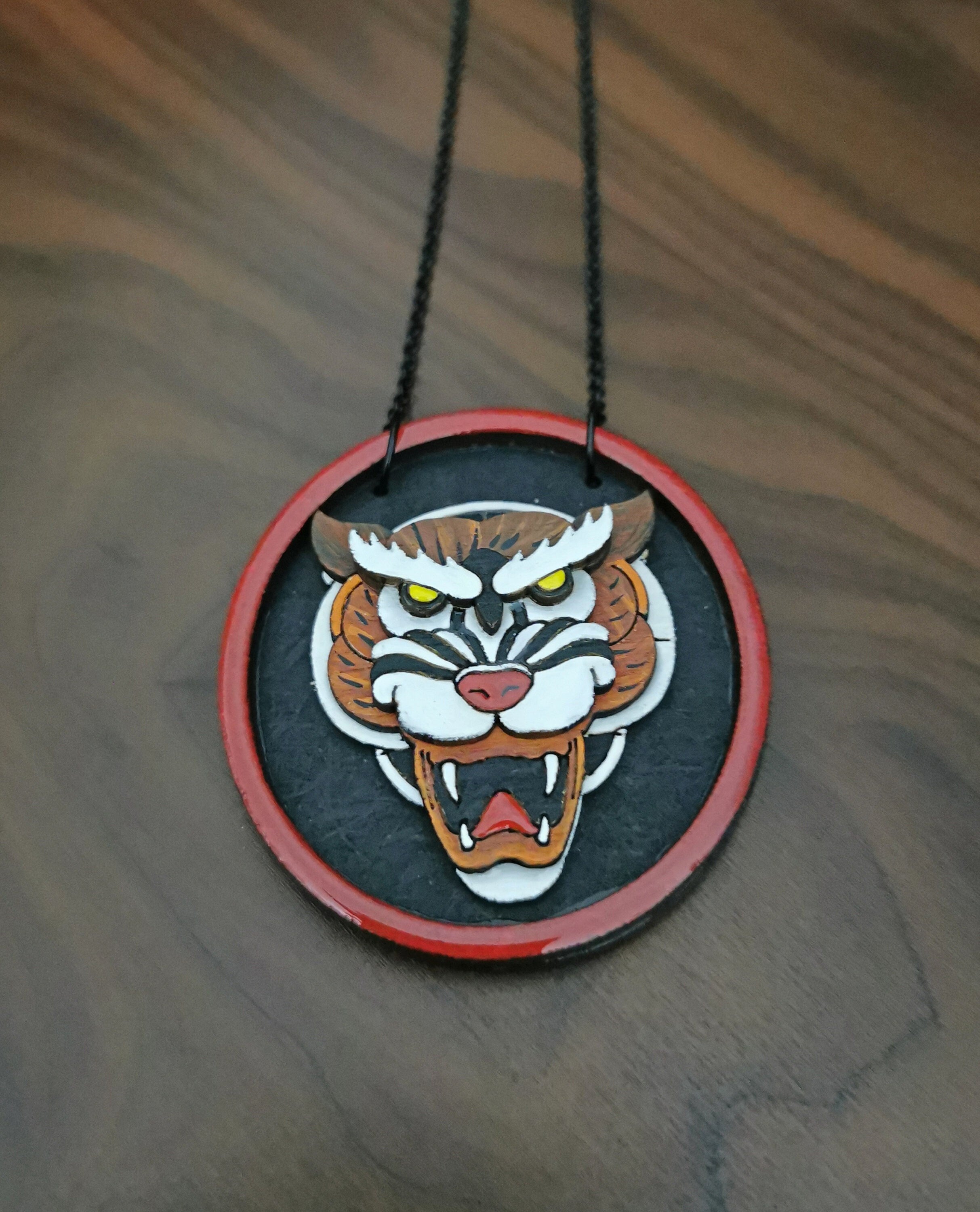 Pendentif Tigre Tattoo, Bois, en 3D et découpe laser, peinture, résine, tatouage old school, vintage