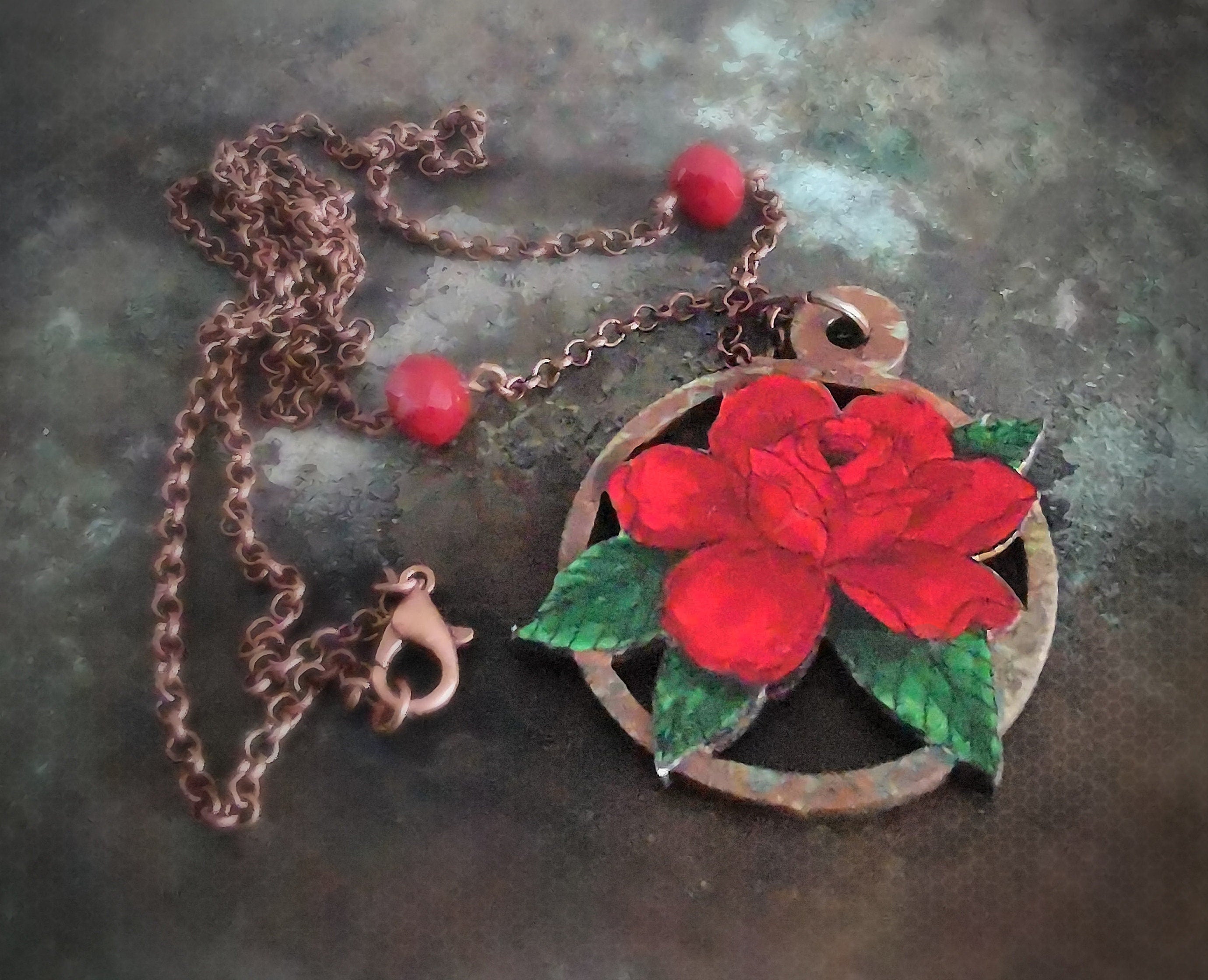 Pendentif rose rouge style Old School Tattoo, vintage et usé