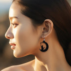 Boucles d’Oreilles Chat & Lune – Silhouette Féline Découpée au Laser