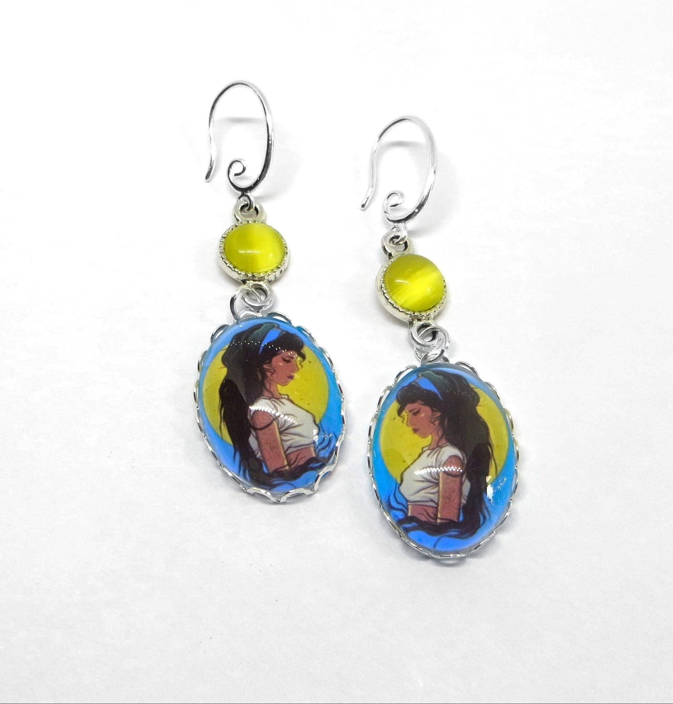 Boucles d'oreilles Amy Winehouse façon western, comic's, cabochon métal et dôme de verre