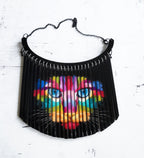 Collier Plastron Chat tout en couleurs, découpe laser de plexiglass et résine, tableau laqué