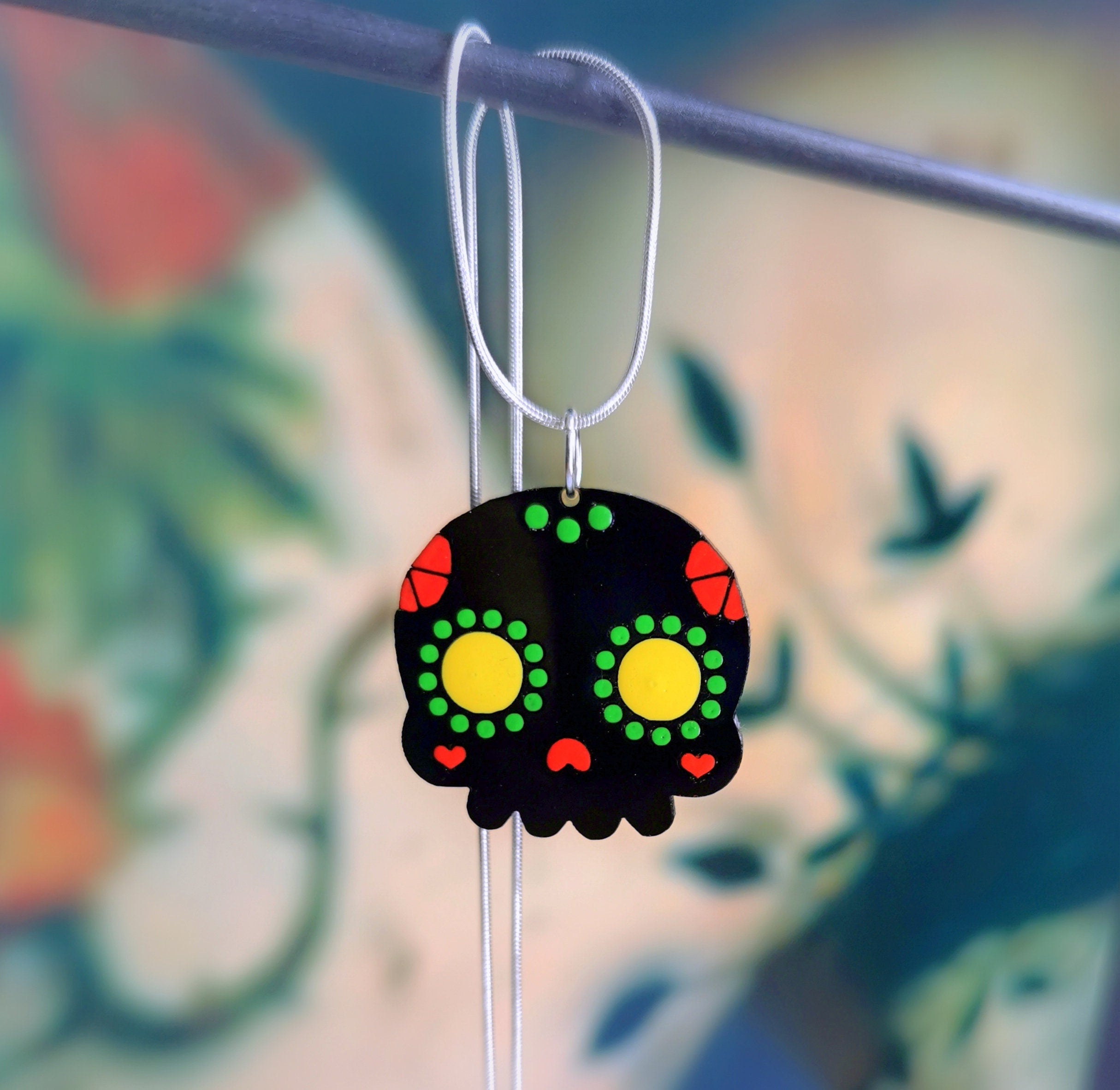 Pendentif Sugar Skull plexi miroir bleu ou plexi noir, émail, dia de los muertos, mexico