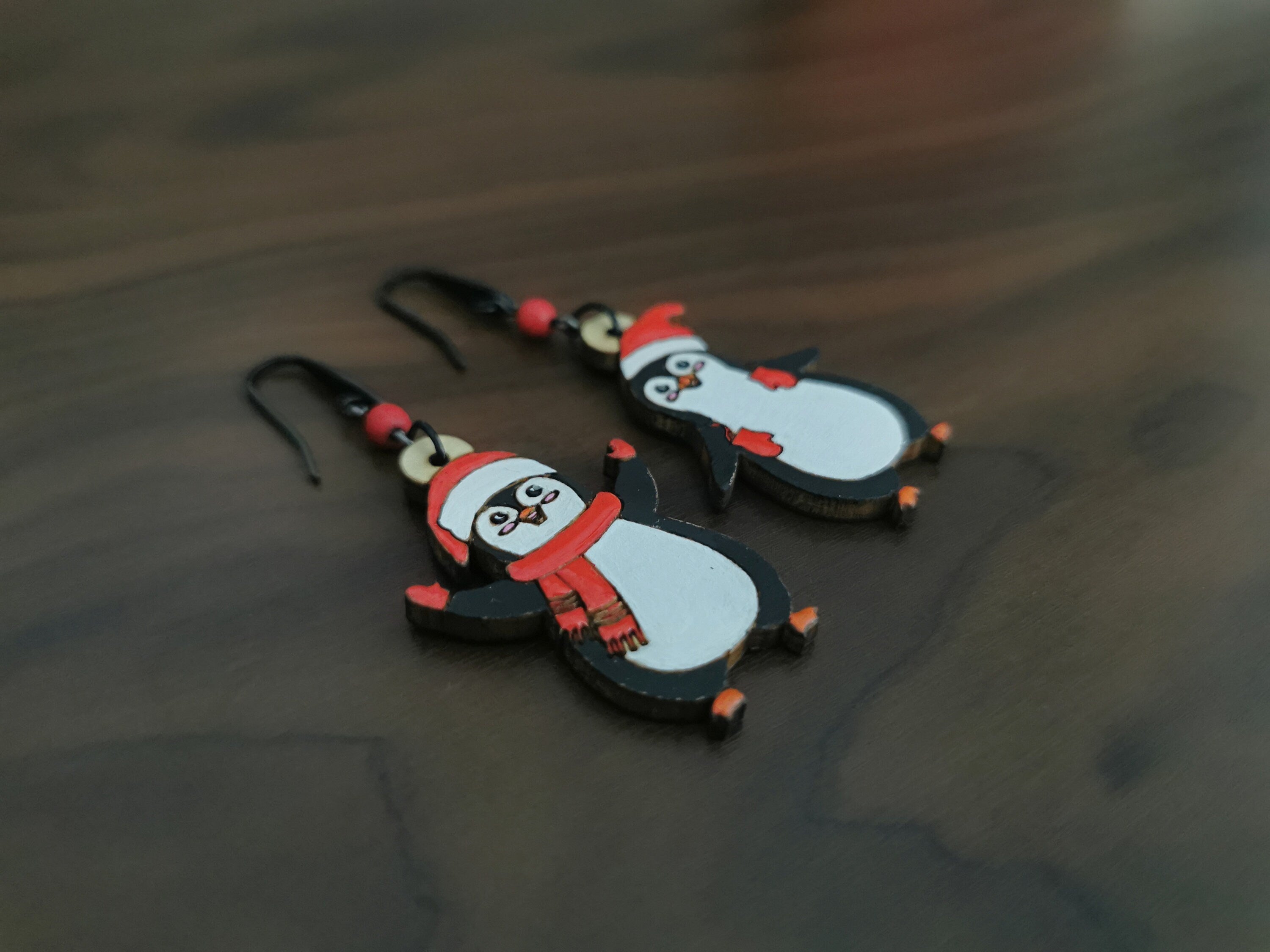 Boucles d'Oreilles Pingouins, bois de Tilleul, découpe et gravure laser du bijou de noel