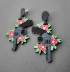 Boucles d'oreilles Pistolet et Fleurs, découpe laser sur bois, style tatouage