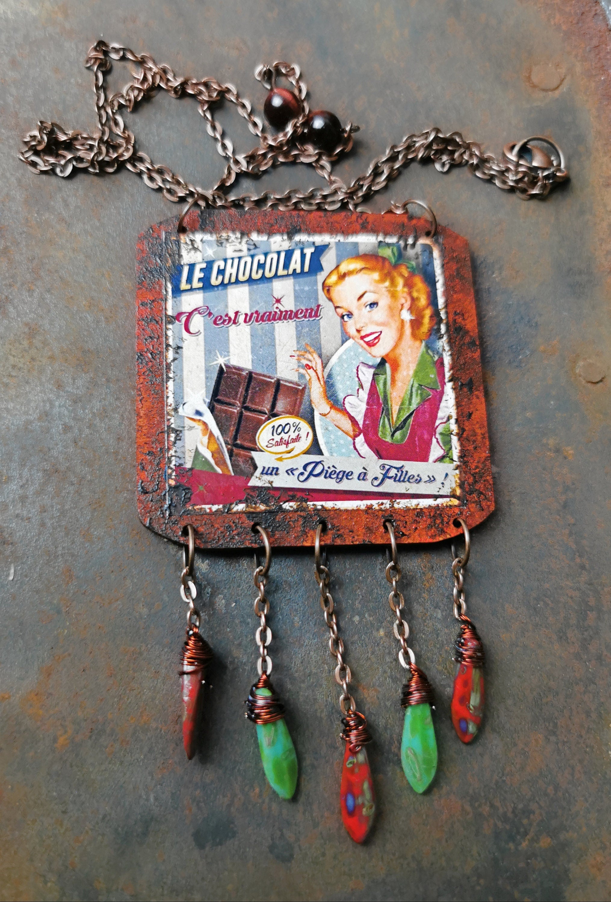 Pendentif ancienne plaque émaillée Vintage, j'aime le chocolat, effet vieilli et rouillé