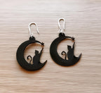 Boucles d’Oreilles Chat & Lune – Silhouette Féline Découpée au Laser
