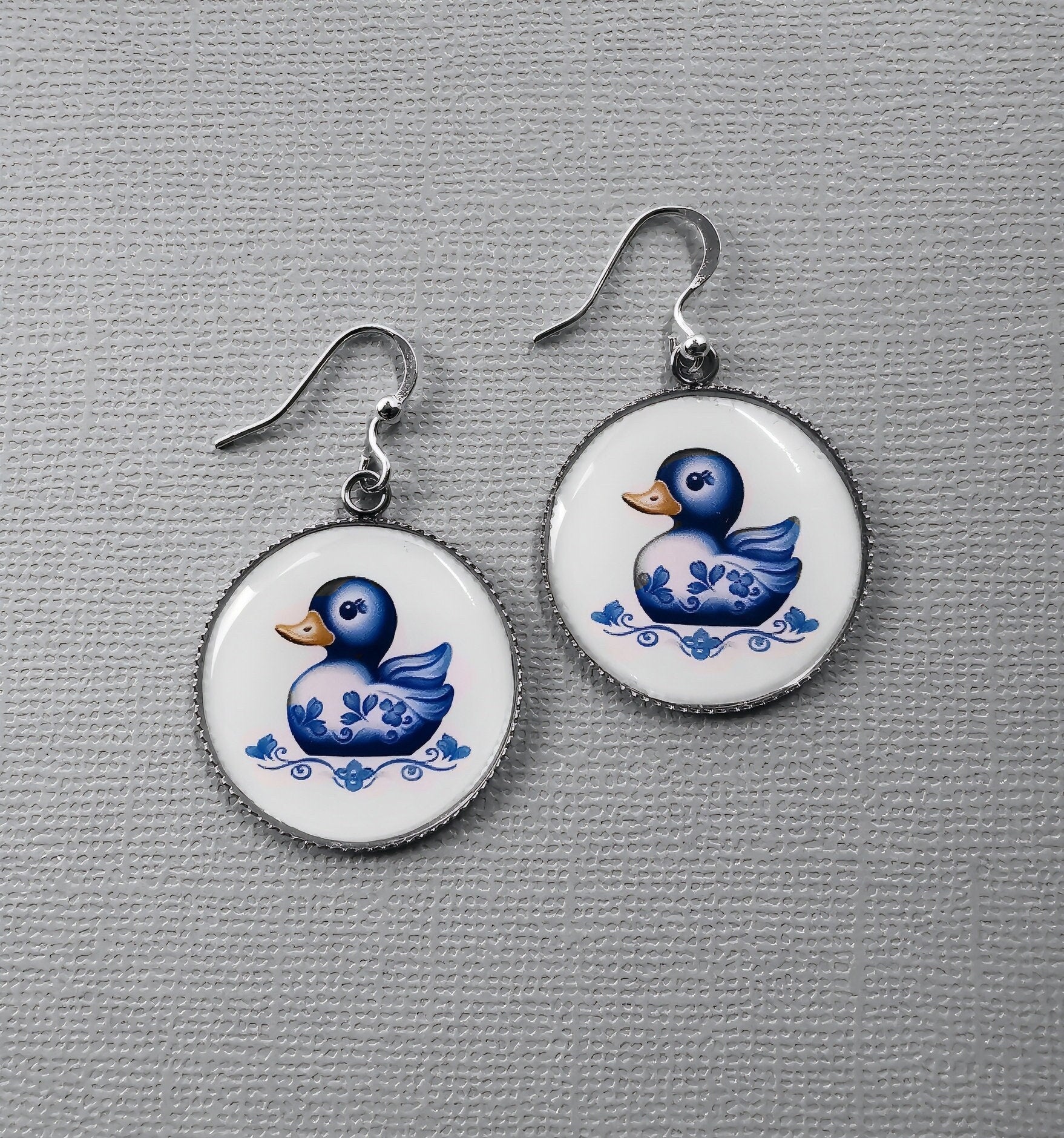 Douceur Nautique: Boucles d'Oreilles Canard en Faïence