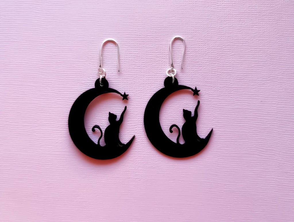 Boucles d’Oreilles Chat & Lune – Silhouette Féline Découpée au Laser