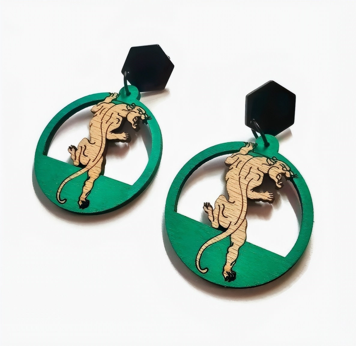 Boucles d'oreilles Léopard style tatouage, sur créole en bois de cerisier et découpé et gravé au laser